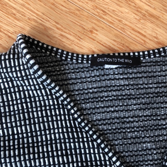 Caution to the wind dolman sleeve romper medium - Picture 2 of 2